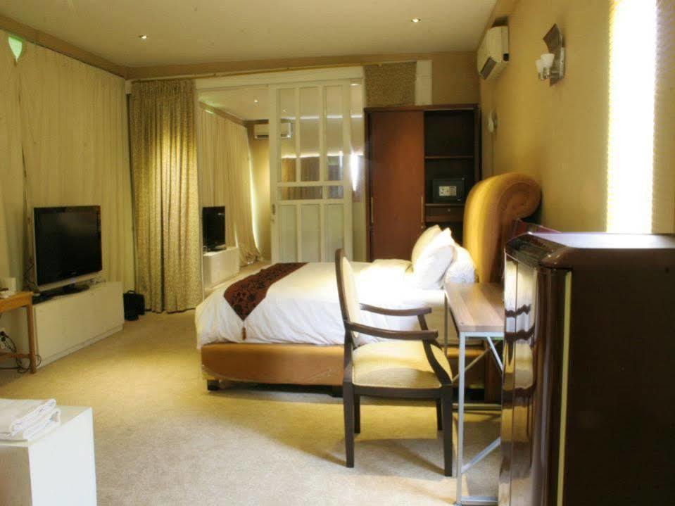 ג'קרטה Magnolia Hotel מראה חיצוני תמונה