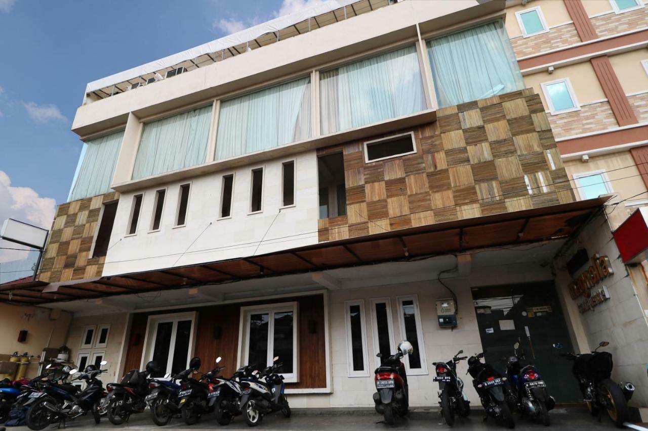 ג'קרטה Magnolia Hotel מראה חיצוני תמונה