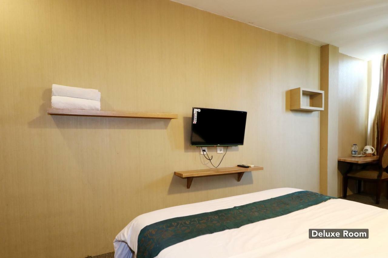 ג'קרטה Magnolia Hotel מראה חיצוני תמונה